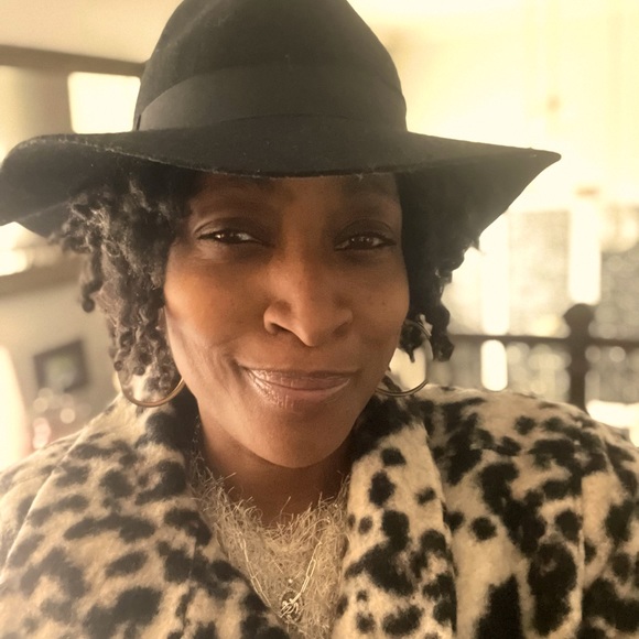 Meet your Posher, Tonya live - Picture 6 of 15